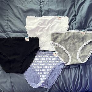 Set of 4 Women's Lace Trim Panties